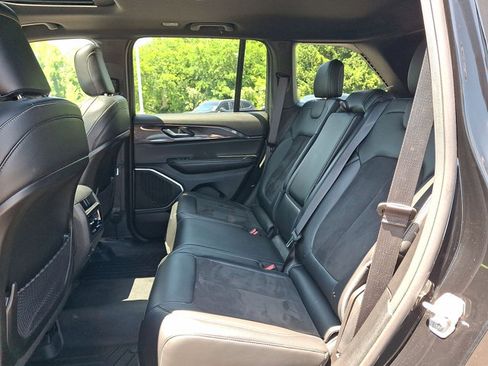 Used 2022 Jeep Grand Cherokee Altitude AWD/4WD image 21