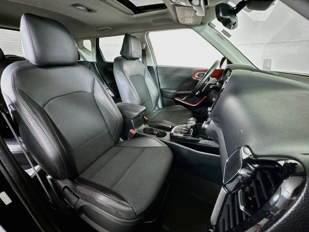 Used 2022 Kia Soul Turbo FWD image 29