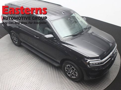 Used 2023 Ford Expedition Max XLT AWD/4WD image 3