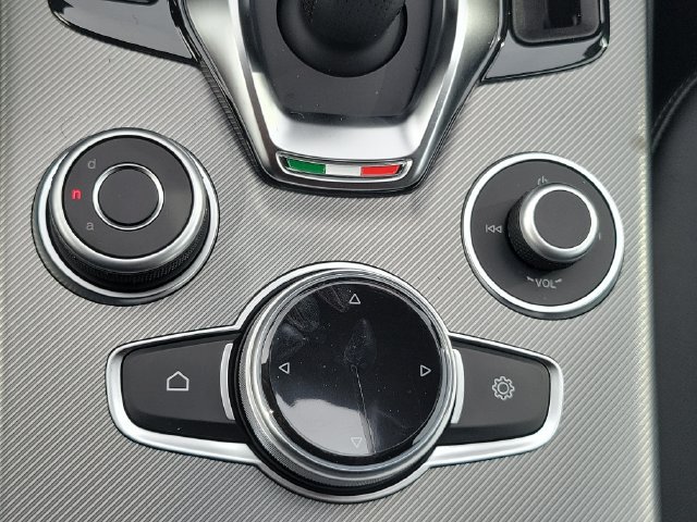 New 2025 Alfa Romeo Stelvio Sprint AWD/4WD image 23