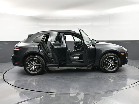 Certified 2025 Porsche Macan image 36