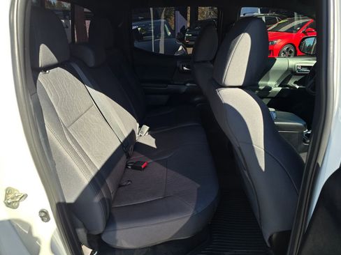 Used 2017 Toyota Tacoma TRD Sport w/ Tow Package (A/T) image 36