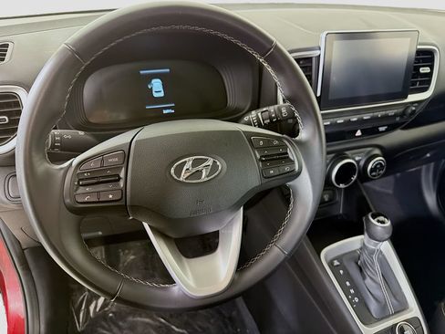 Used 2025 Hyundai Venue SEL FWD image 15