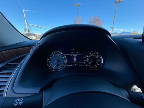 Used 2023 Nissan Armada SL w/ Captain's Chairs Package image 15