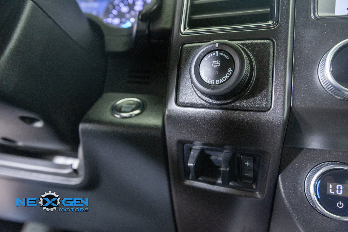 Used 2019 Ford Expedition Limited w/ Equipment Group 303A AWD/4WD image 26