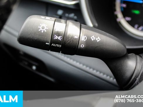 Used 2025 Toyota Highlander XLE AWD/4WD image 29