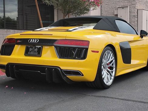 Used 2017 Audi R8 V10 w/ Carbon Exterior Package image 6