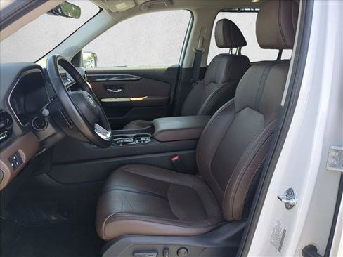 Used 2025 Honda Pilot Elite image 14