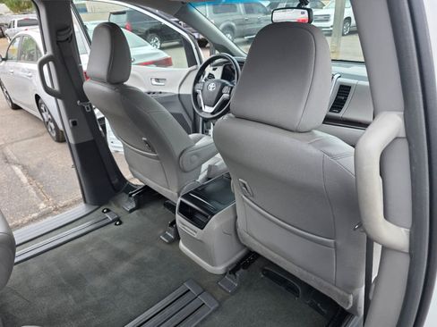 Used 2017 Toyota Sienna XLE w/ XLE Navigation Package image 25