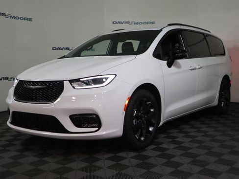 New 2026 Chrysler Pacifica Select image 13