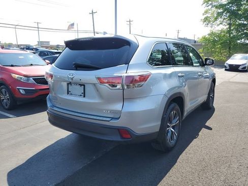 Used 2016 Toyota Highlander XLE AWD/4WD image 4