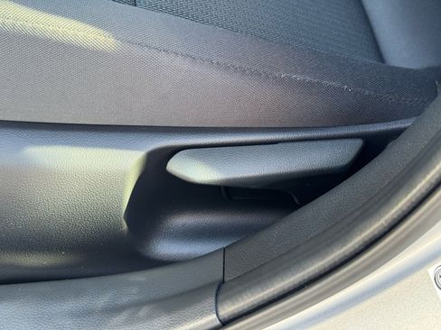 Used 2025 Toyota Prius image 19