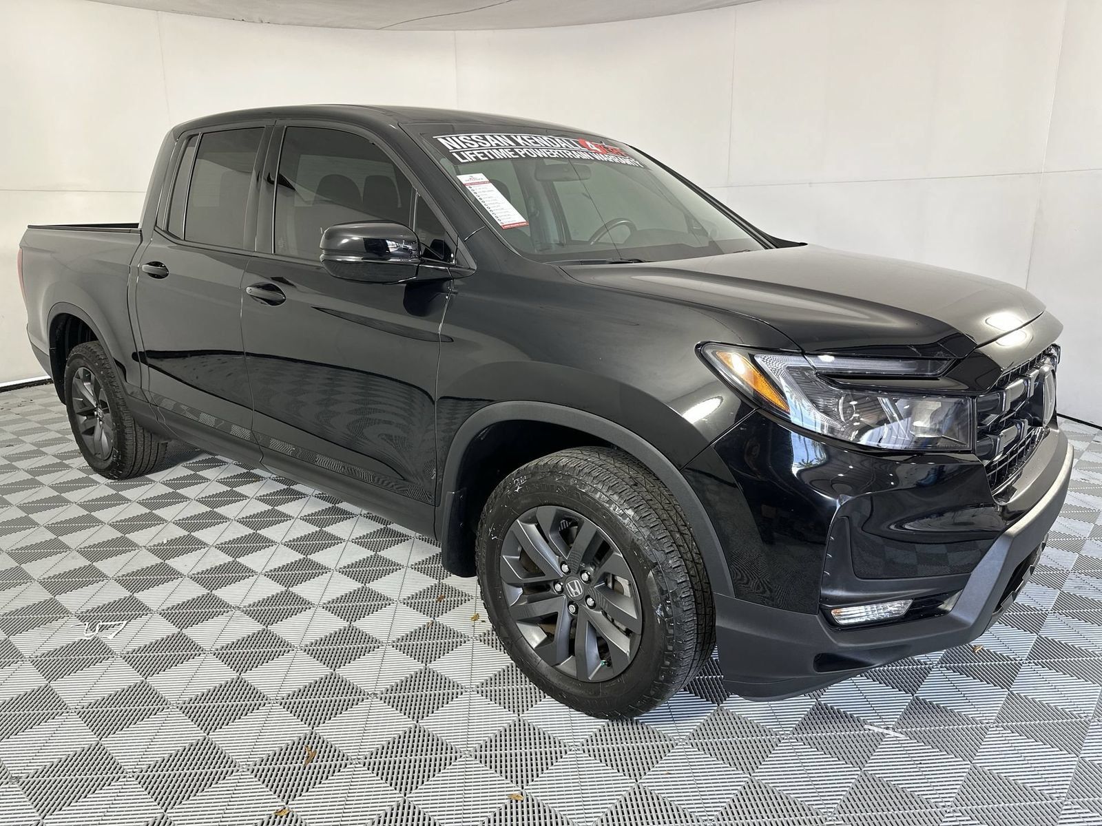 Used 2025 Honda Ridgeline Sport image 2