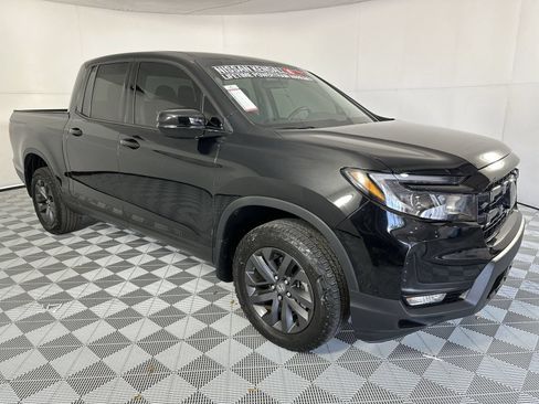 Used 2025 Honda Ridgeline Sport image 2