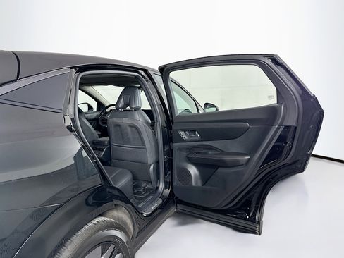 Used 2023 Nissan Ariya AWD image 32