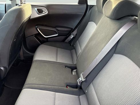 Used 2020 Kia Soul LX image 17