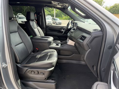 Used 2023 GMC Yukon XL SLT AWD/4WD image 11