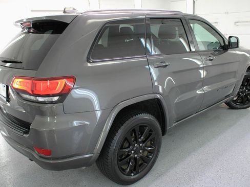 Used 2019 Jeep Grand Cherokee Altitude AWD/4WD image 30