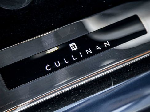 Certified 2024 Rolls-Royce Cullinan w/ Cullinan Package image 9