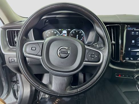 Used 2018 Volvo XC60 T5 Momentum w/ Vision Package AWD/4WD image 12