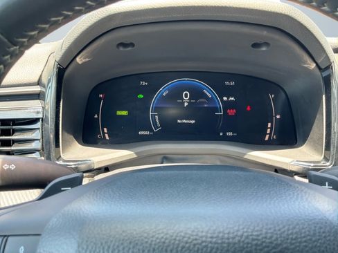 Used 2025 Toyota Camry SE FWD image 12