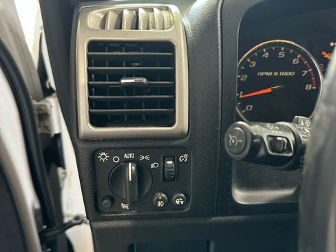 Used 2009 GMC Canyon SLE image 26