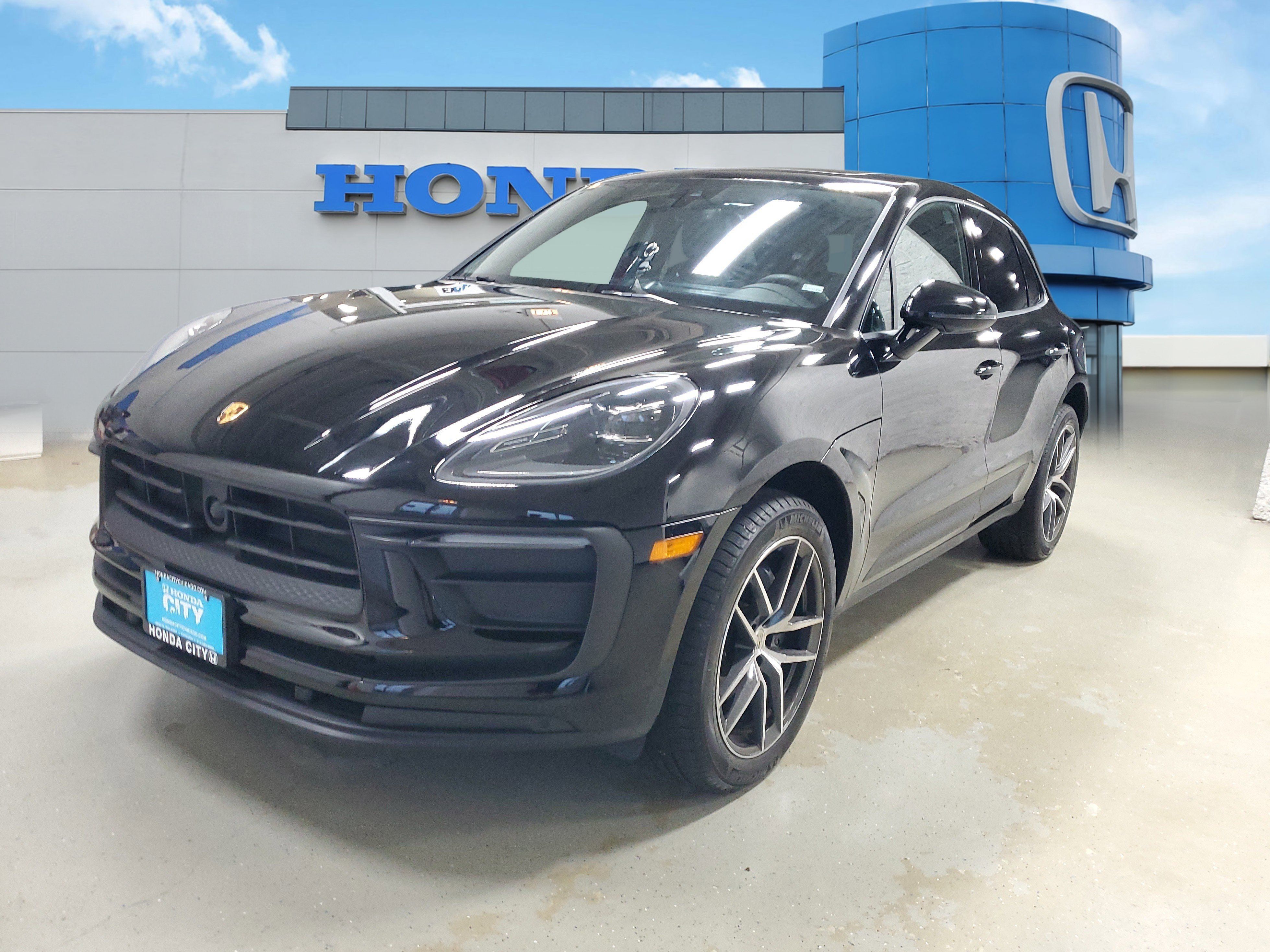 Used 2025 Porsche Macan AWD/4WD image 2