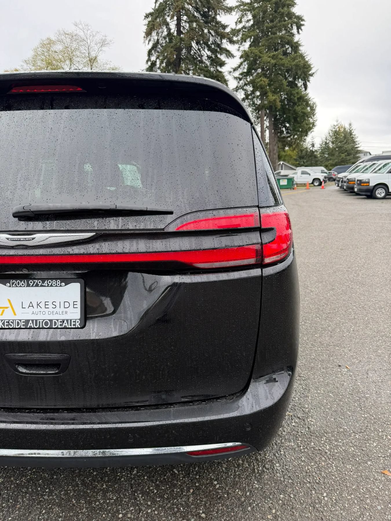 Used 2023 Chrysler Pacifica Touring-L FWD image 11