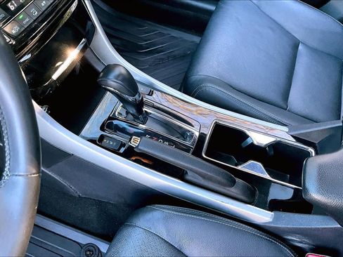 Used 2017 Honda Accord EX-L image 16
