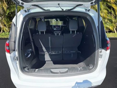 Used 2025 Chrysler Pacifica Select FWD image 27