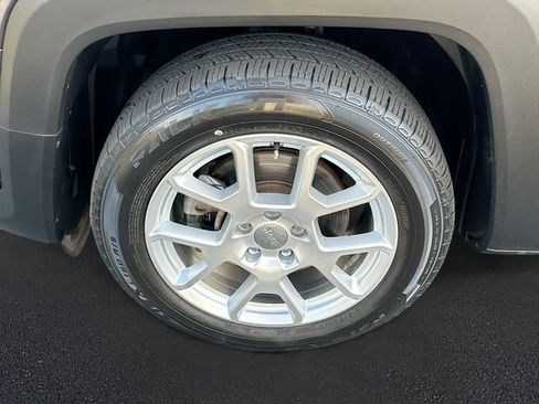 Used 2019 Jeep Renegade Latitude w/ Popular Equipment Group image 28