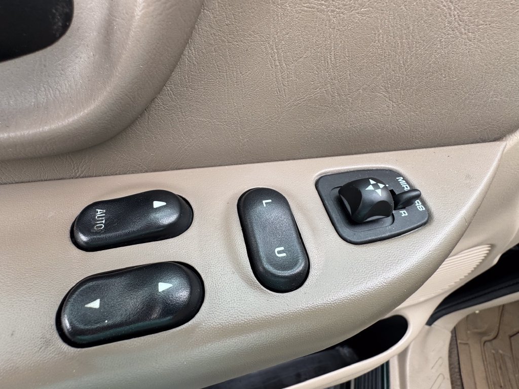 Used 2002 Ford F150 XLT AWD/4WD image 11
