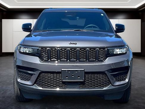 Used 2023 Jeep Grand Cherokee Altitude AWD/4WD image 2