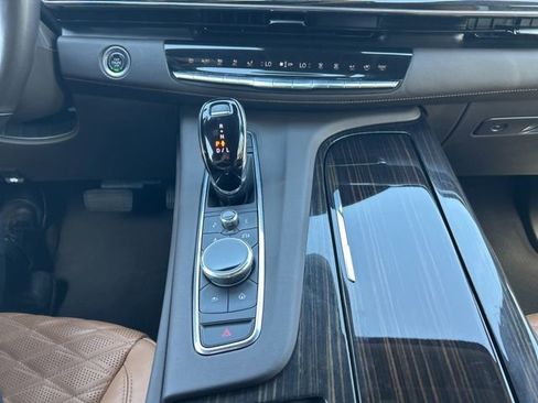Used 2021 Cadillac Escalade Premium Luxury w/ LPO, Illumination Package AWD/4WD image 6