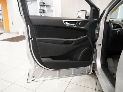 Used 2019 Ford Edge SEL image 5