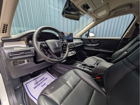Used 2025 Lincoln Corsair AWD w/ Equipment Group 101A image 13