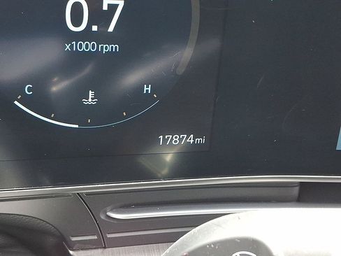 Certified 2024 Hyundai Kona Limited AWD/4WD image 13