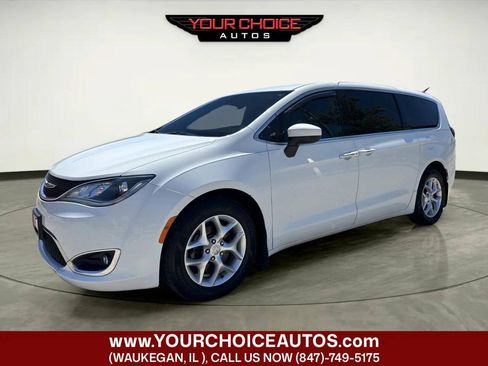 Used 2017 Chrysler Pacifica Touring Plus w/ Tire & Wheel Group FWD image 1