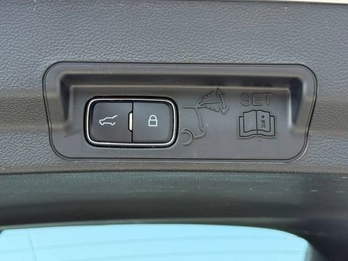 Used 2023 Ford Explorer XLT w/ Equipment Group 202A RWD image 13