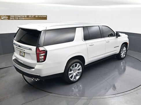 Used 2024 Chevrolet Suburban High Country AWD/4WD image 18