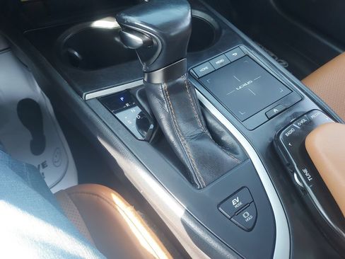 Used 2020 Lexus UX 250h w/ Premium Package AWD/4WD image 20