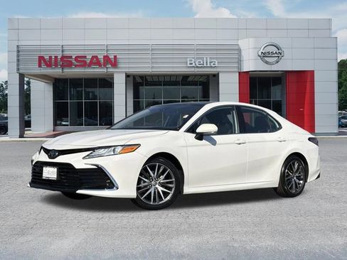 Used 2024 Toyota Camry XLE image 1
