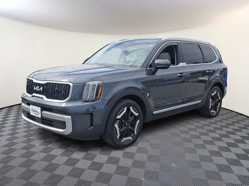Certified 2023 Kia Telluride EX w/ EX Captain's Chair Package AWD/4WD image 3