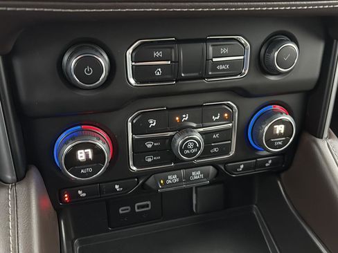 Used 2024 Chevrolet Tahoe Z71 image 21