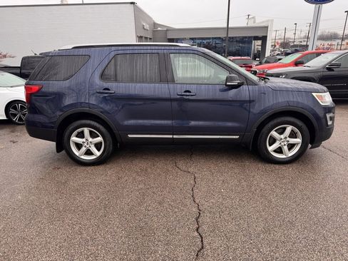Used 2017 Ford Explorer XLT w/ Equipment Group 202A image 6