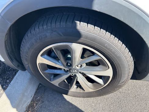 Used 2019 Kia Sorento EX image 14