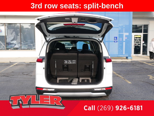 Used 2024 Kia Carnival EX FWD image 15
