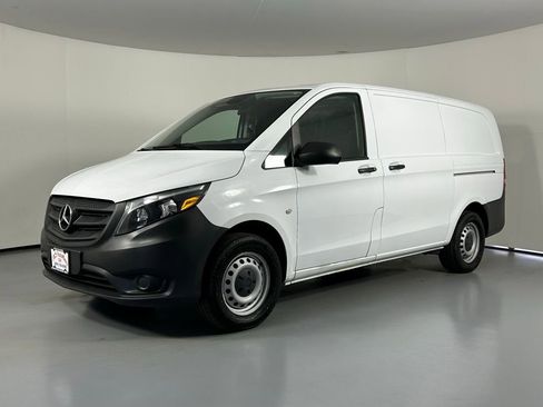 Used 2022 Mercedes-Benz Metris image 3