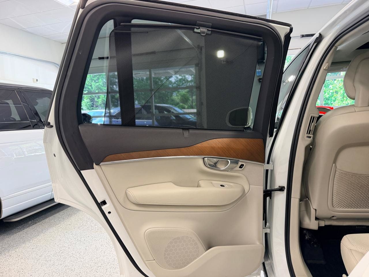Used 2017 Volvo XC90 T6 Inscription w/ Vision Package AWD/4WD image 21