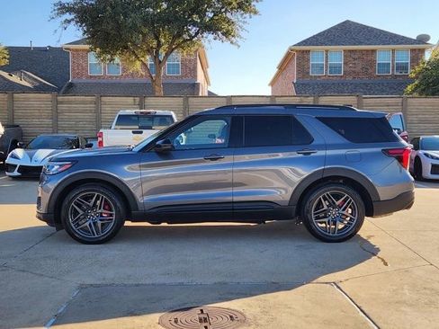 Used 2025 Ford Explorer ST image 12